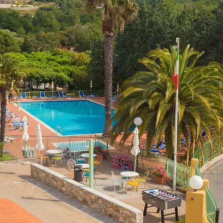 Ξενοδοχείο με διαμερίσματα Pian Dei Boschi 3*