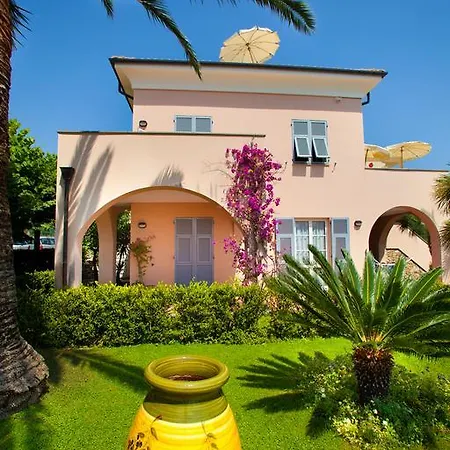Hotel apartamentowy Pian Dei Boschi Pietra Ligure