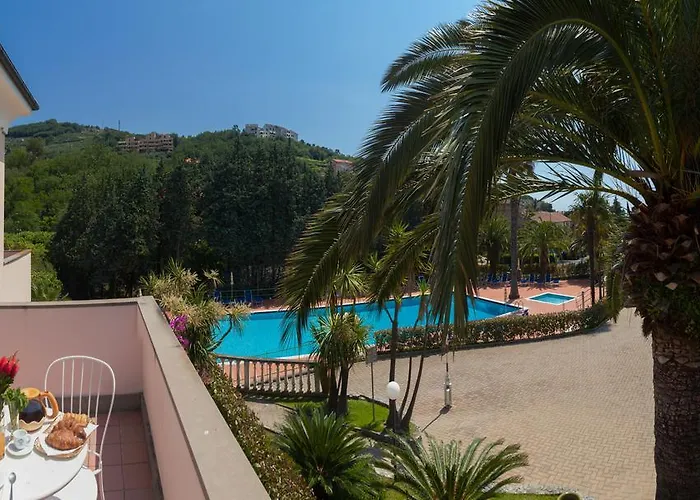 Aparthotel Pian Dei Boschi Pietra Ligure